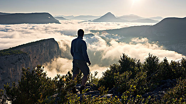人,正面,大峡谷,凡尔登峡谷,法国阿尔卑斯山,早晨,亮光,海洋,雾,氛围,美景
