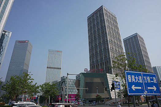 羊城广州番禺cbd中心南村万博地铁站附近现代化建筑