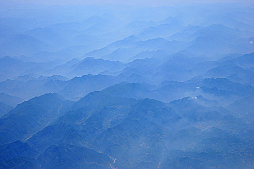 九千米高空俯看大地