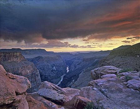科罗拉多河,雷雨天气,风景,大峡谷国家公园,亚利桑那