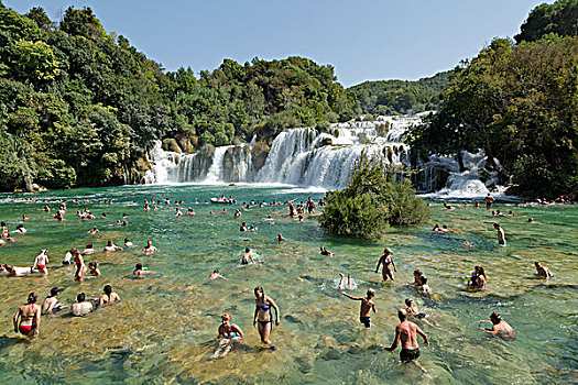 人,游泳,正面,瀑布,卡尔卡,国家公园,达尔马提亚,克罗地亚,欧洲