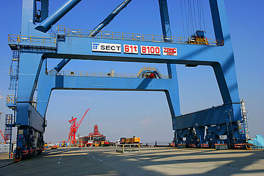 上海浦东外高桥的上海沪东集装箱码头