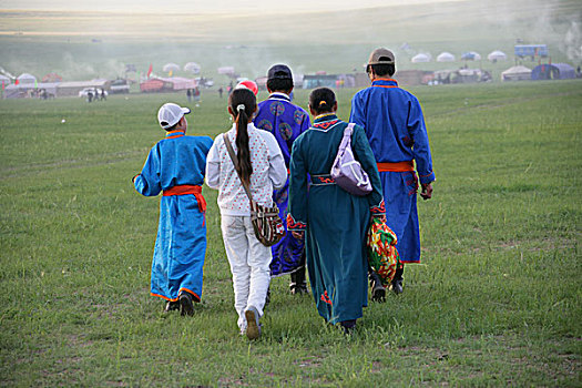 蒙古族传统服饰