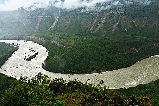 雅鲁藏布大峡谷风景