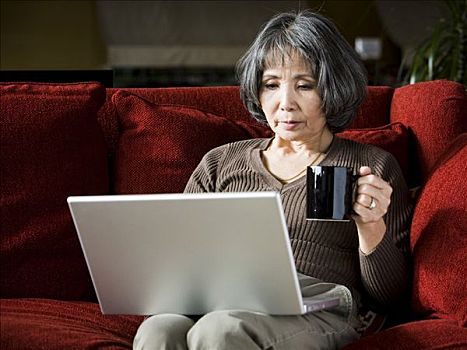 老年,女人,笔记本电脑
