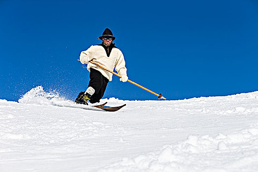 人,滑雪,传统服装
