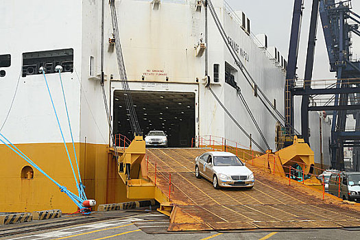 香港国际货柜码头新车到港
