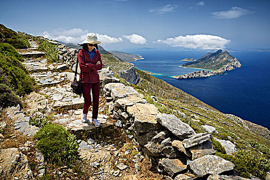 希腊,希腊群岛,爱琴海,基克拉迪群岛,阿莫尔戈斯岛,岛屿,女人,走,历史,徒步旅行,寺院,乡村,远景