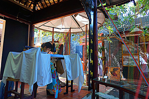 越南芽庄传统手工刺绣坊景致和刺绣产品展示