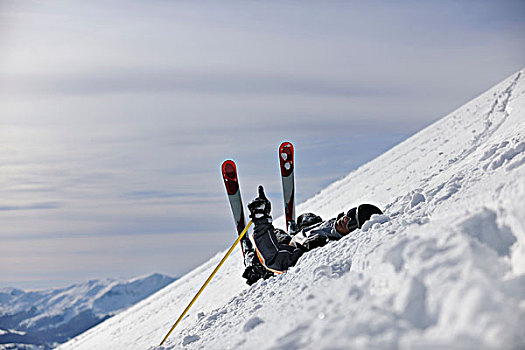年轻,滑雪,放松,雪中,看,山脉,美女,晴朗,冬天,白天