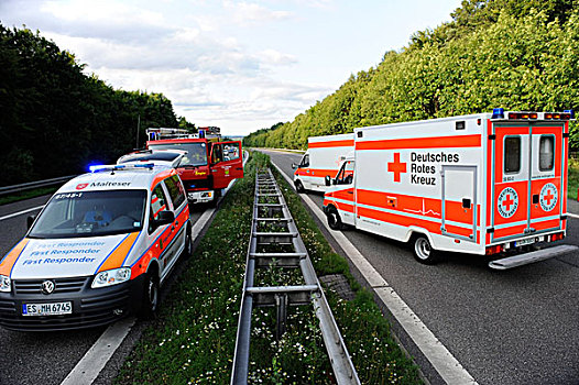 救护车,交通,意外,两个,汽车,几个,受伤,人,驾驶,方向,斯图加特,巴登符腾堡,德国,欧洲