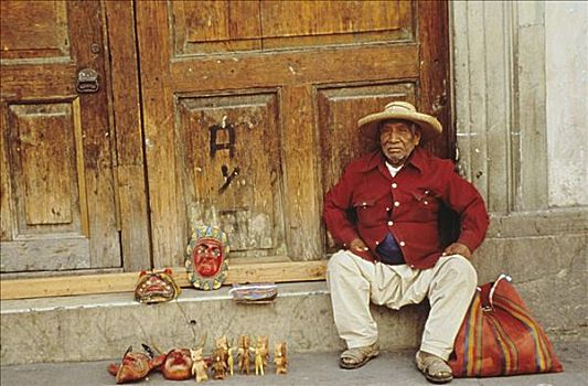 墨西哥,瓜纳华托,老人,坐,门阶,建筑,展示,手制
