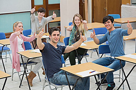学生,坐,教室,交谈,乐趣,给,竖大拇指