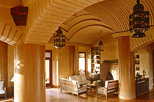 摩洛哥,室内,长木凳,垫子,沙发,壁炉,仰视,精致,砖石建筑,拱顶天花板,坚固,柱子
