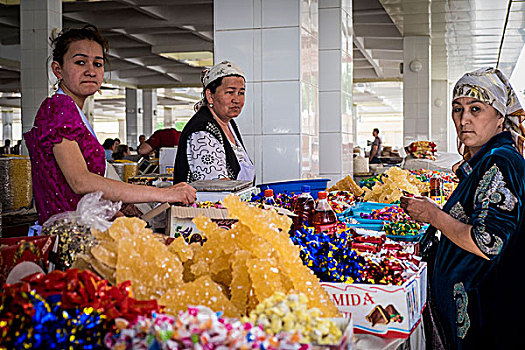 撒马尔罕,乌兹别克斯坦,中亚,群体,女人,传统服饰,食物杂货,市场