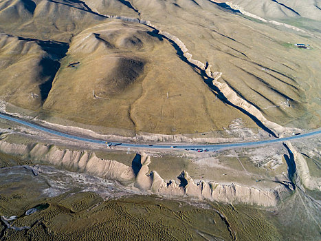 新疆巴音布鲁克草原公路鸟瞰图