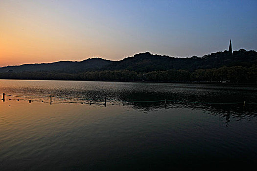 夕阳下的宝石山,西湖