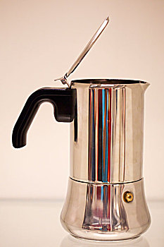 一个不锈钢的咖啡壶