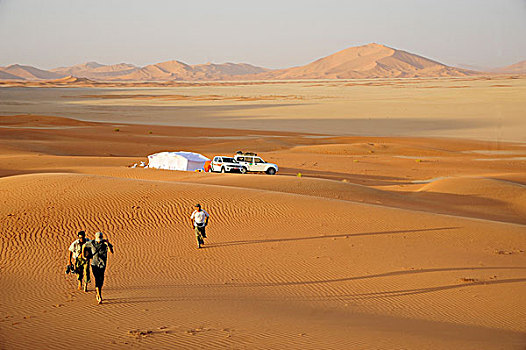 阿曼苏丹国,擦,沙漠,群体,旅游,走,赤脚