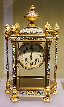 法国19世纪铜镀金珐琅亭式四明钟