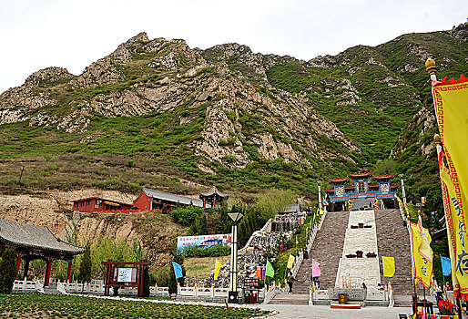 河北张家口鸡鸣山山门牌坊建筑