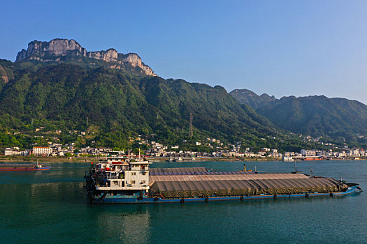 水蓝天蓝西陵峡