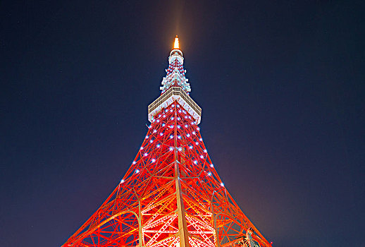 夜色中美丽的东京塔