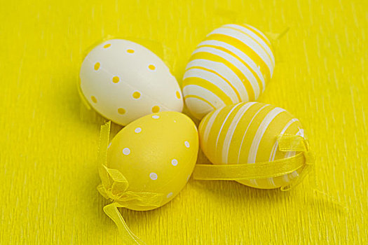 四个,复活节彩蛋,黄色背景
