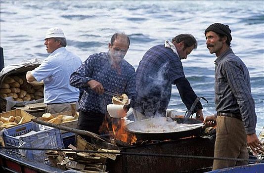 男人,市场,港口,销售,鱼,金角湾,伊斯坦布尔,土耳其,欧洲