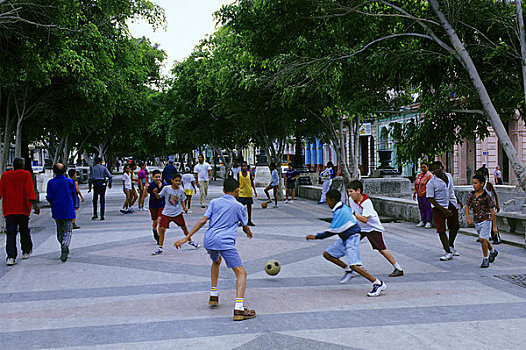 古巴,哈瓦那,街景,学童,玩,足球