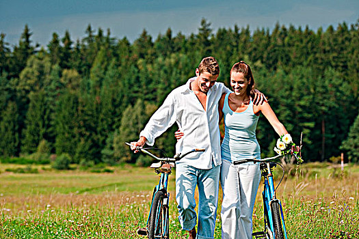 浪漫骑自行车的背景图图片