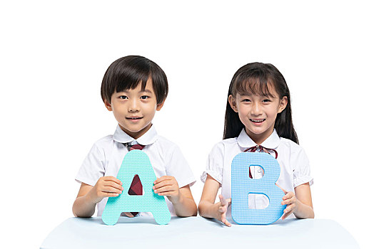 小男孩和小女孩在學習