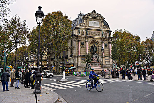 巴黎拉丁区的街景