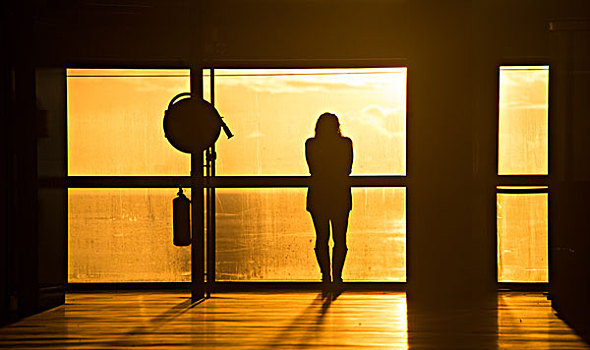 女人,站立,窗,看,日出,氛围,心情,机场,帕尔玛,加纳利群岛,西班牙,欧洲