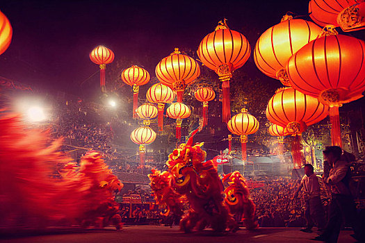 中国传统民间习俗舞狮