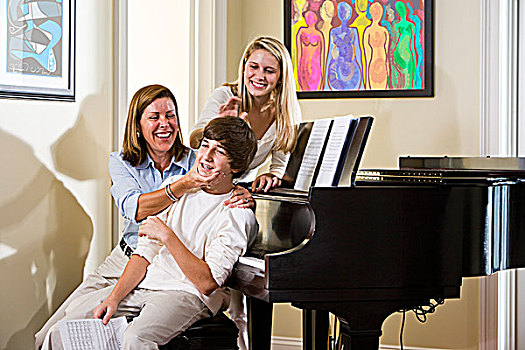 家庭,坐,钢琴,长椅,母亲,调皮,儿子