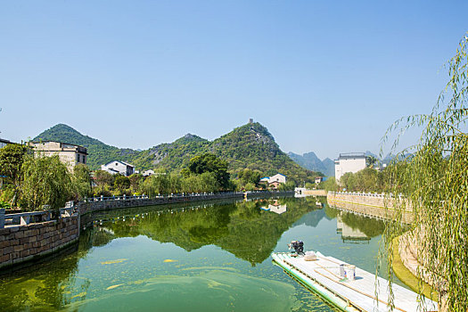 蓝天下中国广西柳州市鹿寨县中渡千年古镇护城河