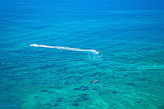 海南陵水分界洲岛清澈透底的海湾