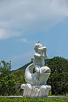 广东省汕头市南澳岛,自然之门,南澳北回归线标志塔,广场上的海神与海的女儿雕塑