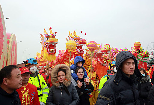 锣鼓喧天迎新春,舞龙舞狮贺新年