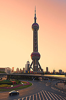 上海的地标建筑东方明珠广播电视塔