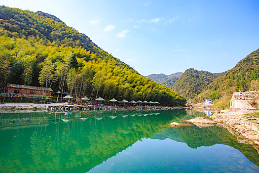 江南大峡谷,景区,竹林,绿水,桃花,小草房,小木屋,水汀步道,倒影