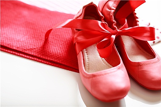红色,鞋,丝带