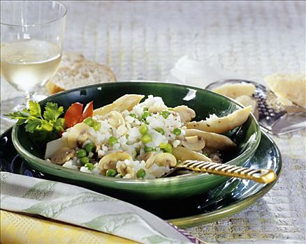 意大利调味饭,芦笋,豌豆,草菇
