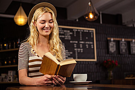 微笑,女人,读,书本,咖啡馆