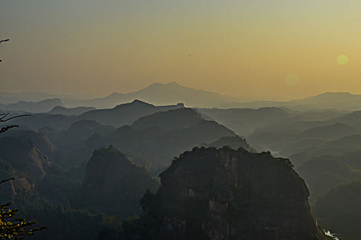 山,丹霞,河流,蓝天,黄昏,大气,田野,水电站,村庄,驴友,旅行,地质公园,丹霞地貌,绿色,灌木,树,草,水潭,素材,平面设计