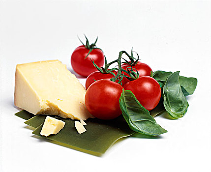 意大利,西红柿茎,奶酪,罗勒,烤宽面条