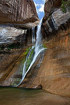 溪流,瀑布,大阶梯-埃斯卡兰特国家保护区,犹他,美国