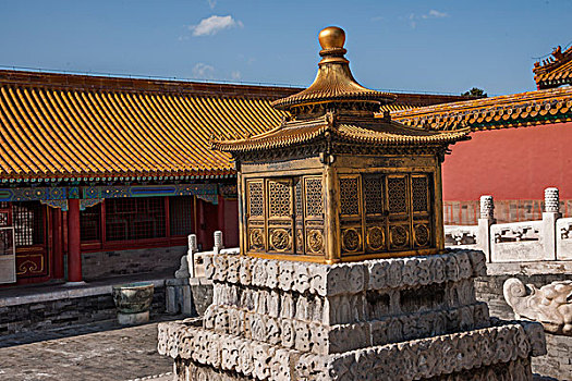 北京故宫博物院太和殿前铜阁
