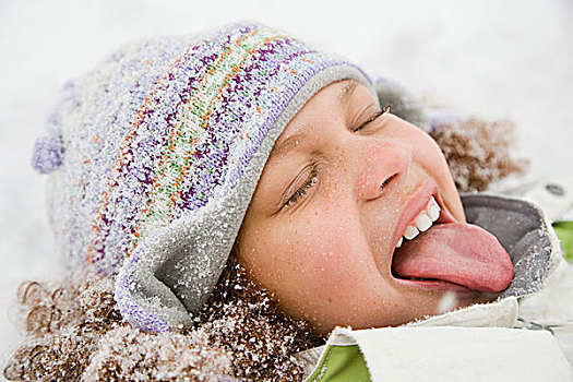 女孩,雪中,伸舌头